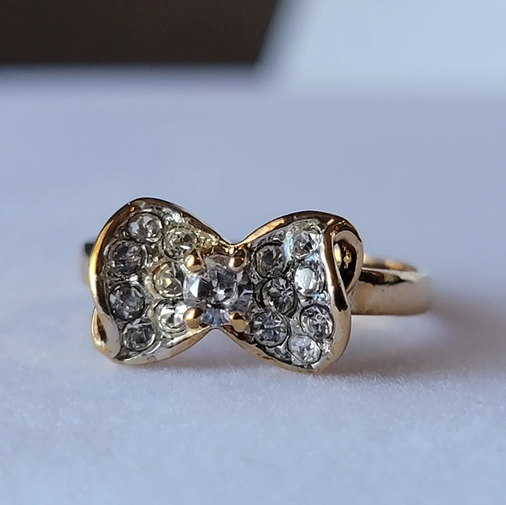 Vintage Bow Ring DAC Clear Diamond Like Stone Pave Gold Tone Size 6 ¼